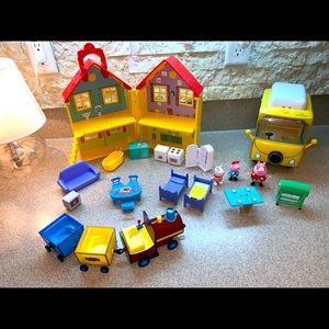 Bundle!Get everything shown Peppa Pig toy Lot house/camper/train & accessories